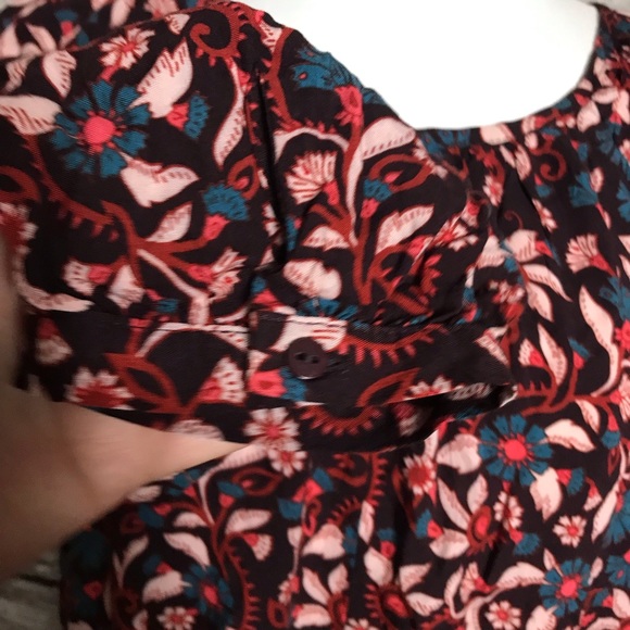 old navy floral dress size medium.Pit to pit approx: 20 inches Right shoulder - Picture 5 of 7